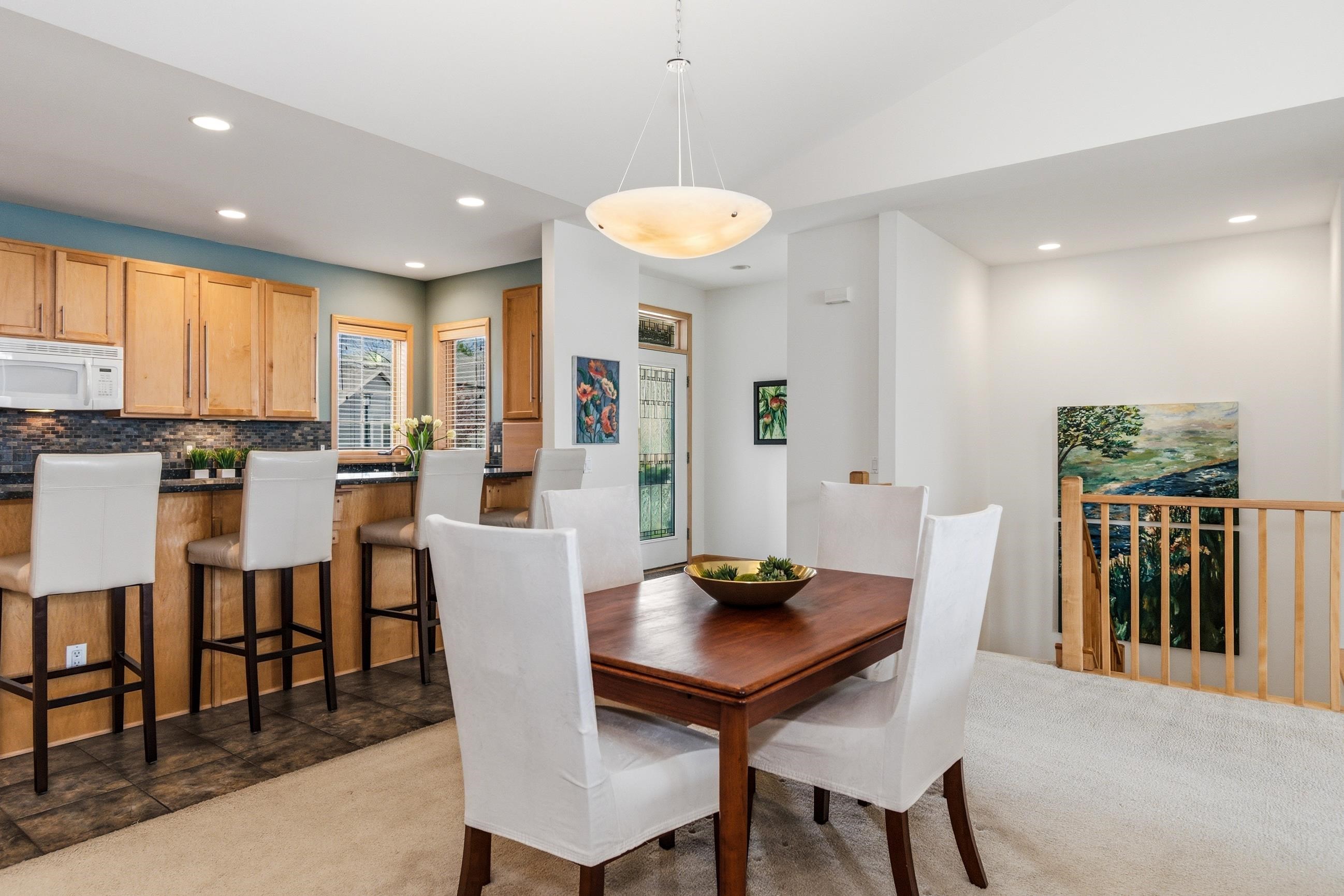 1615 Pond View Court