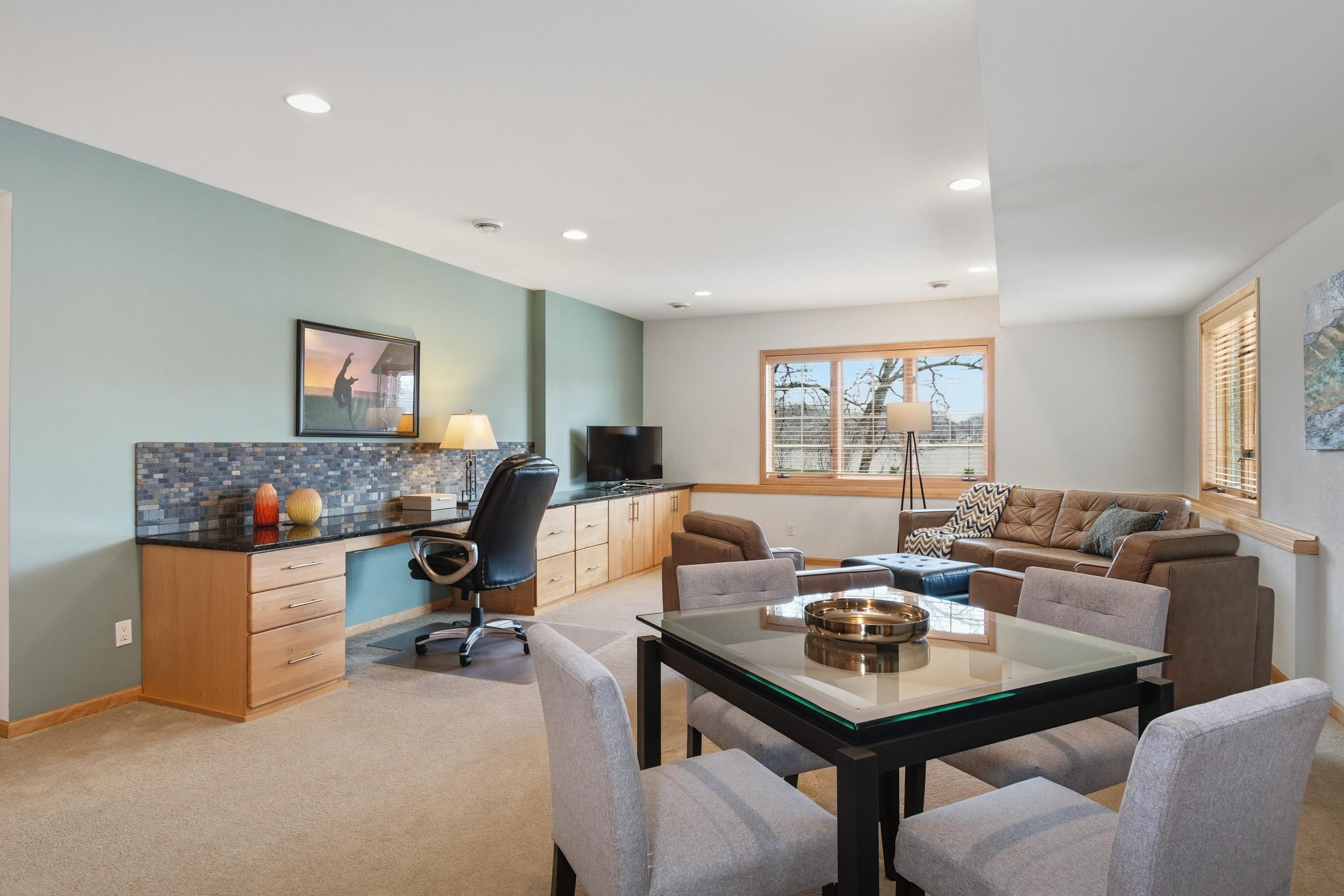 1615 Pond View Court