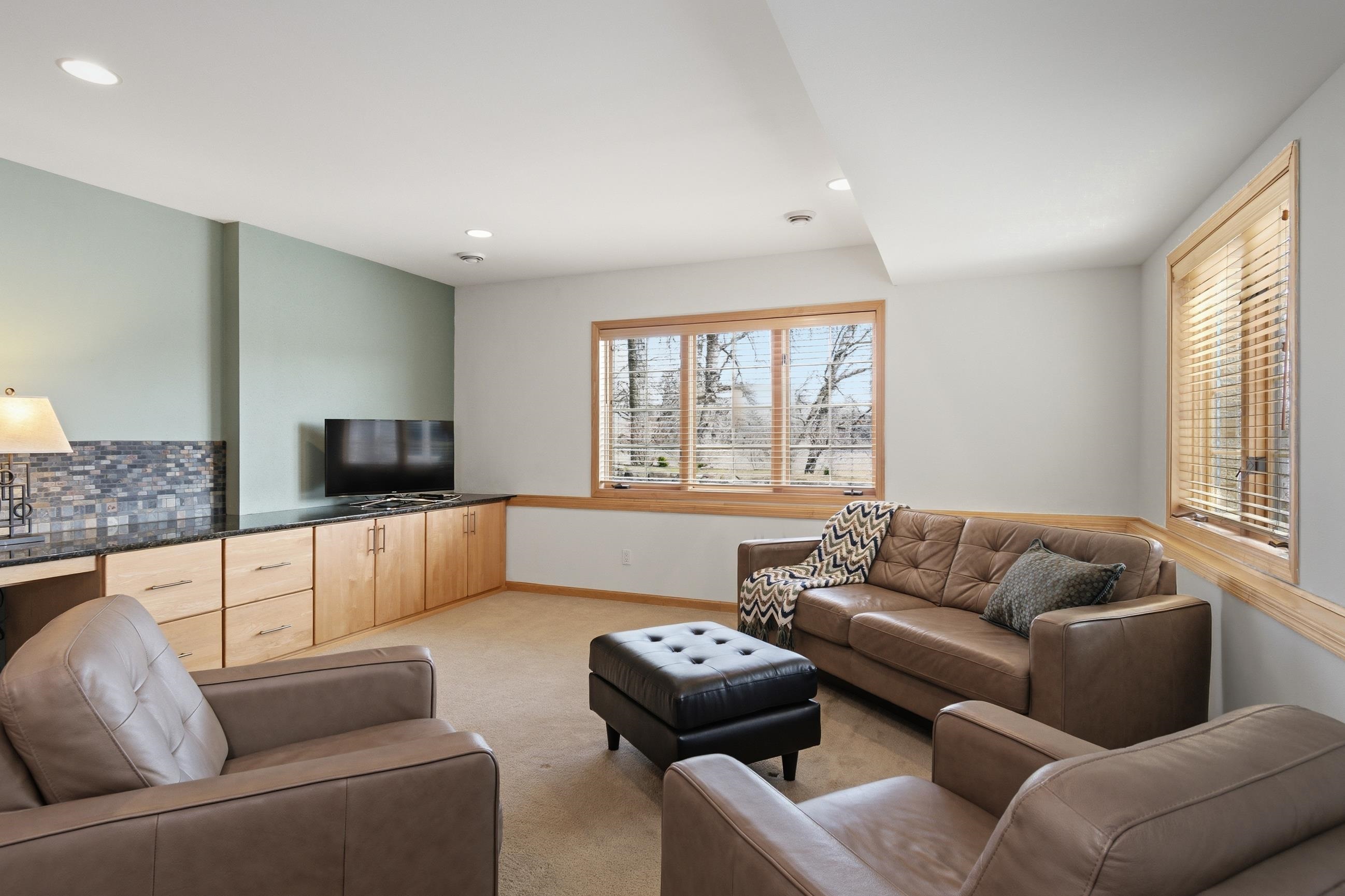 1615 Pond View Court