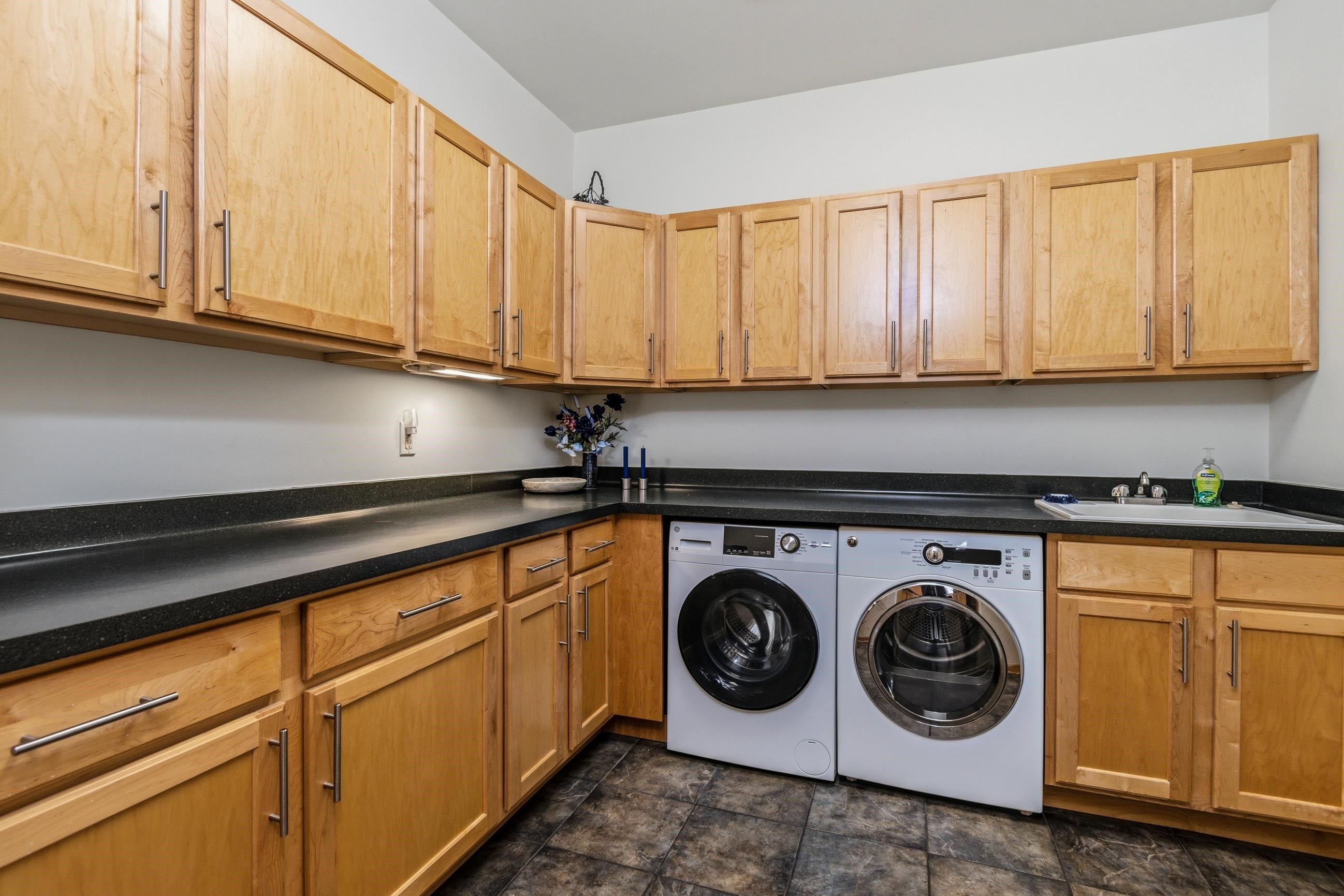 1615 Pond View Court