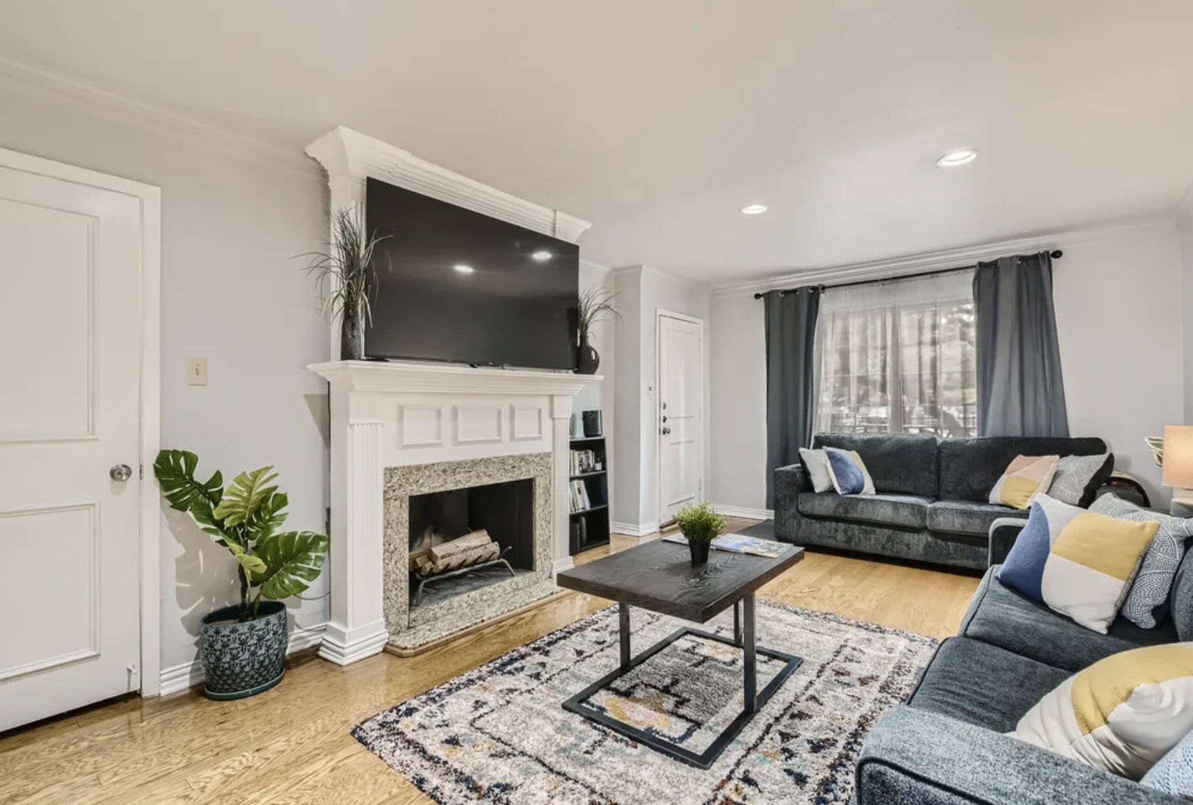 5226 Fleetwood oaks Avenue 115