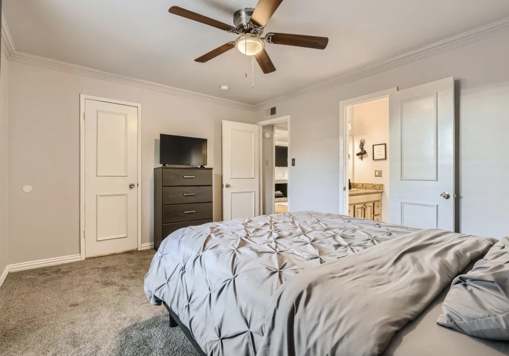 5226 Fleetwood oaks Avenue 115