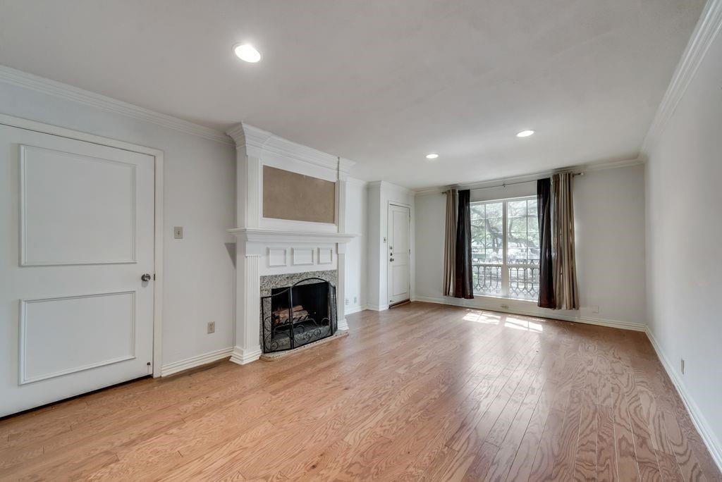 5226 Fleetwood oaks Avenue 115