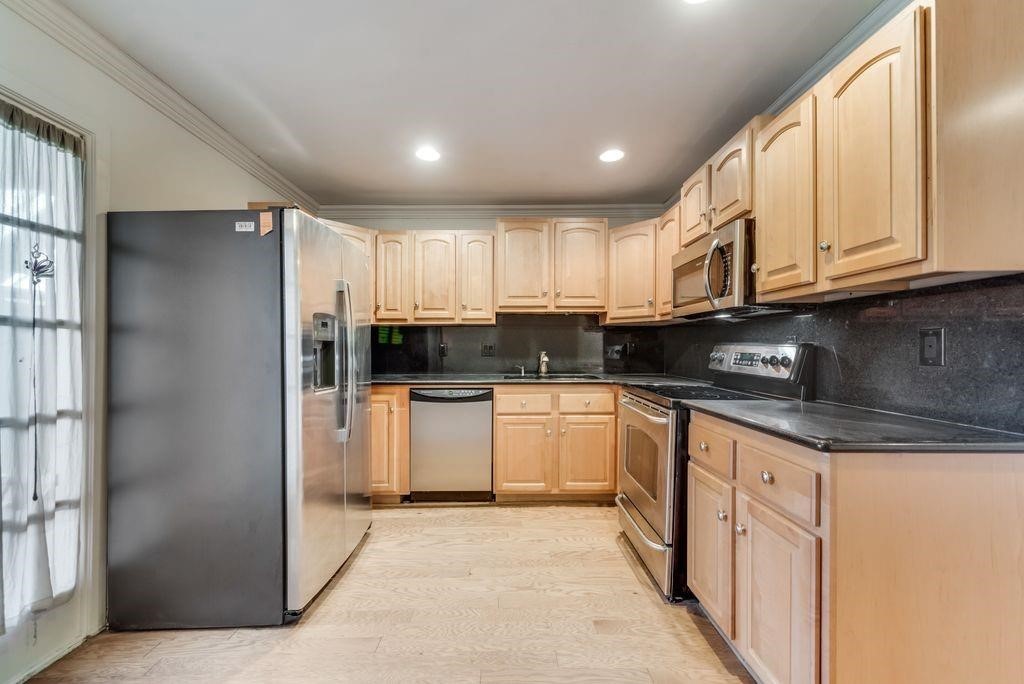 5226 Fleetwood oaks Avenue 115