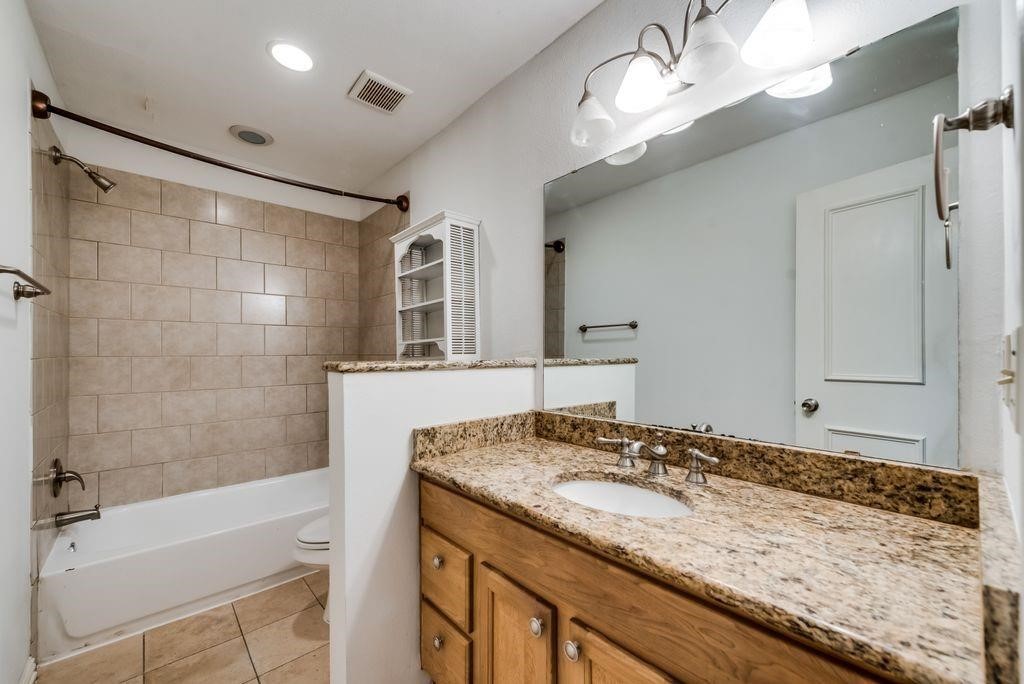 5226 Fleetwood oaks Avenue 115
