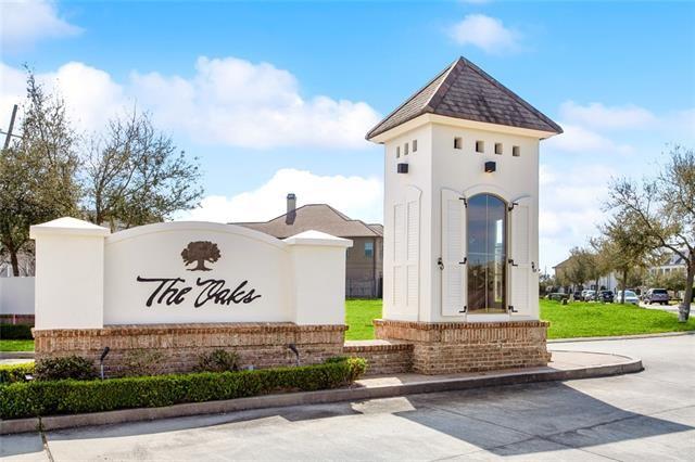 126 OAK TREE Drive