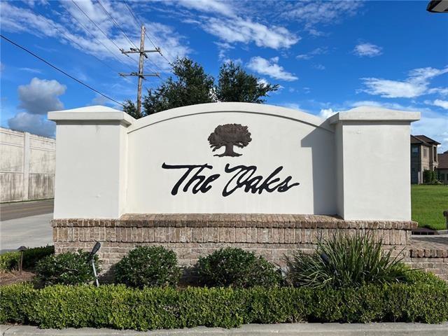 126 OAK TREE Drive