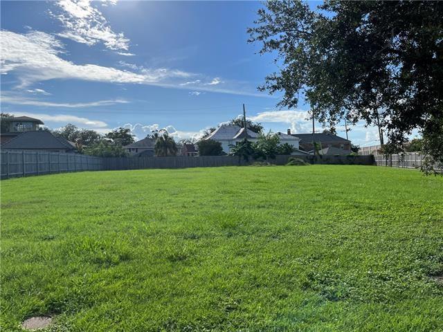 126 OAK TREE Drive