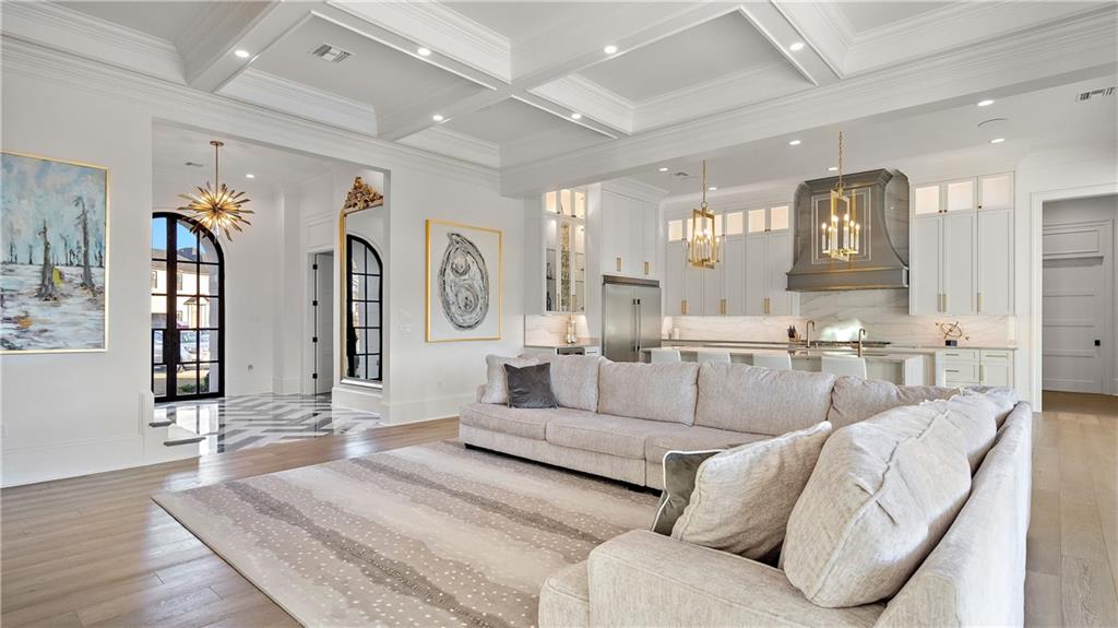 605 TALL OAKS COURT