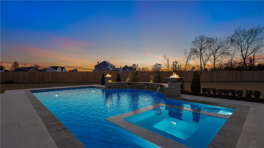 605 TALL OAKS COURT