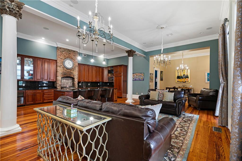 1527 SIXTH Street