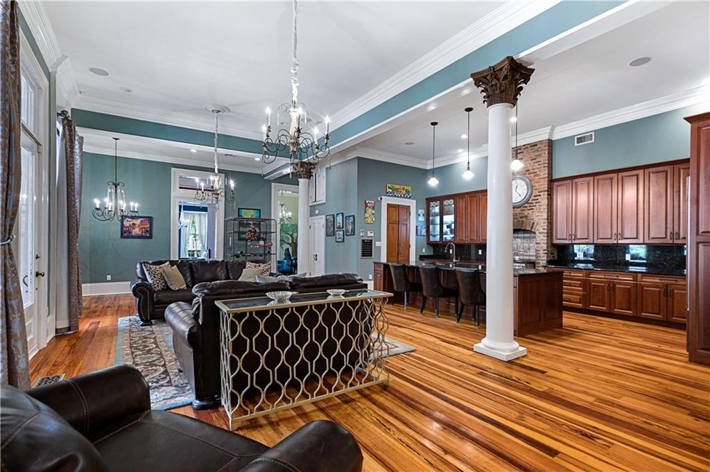 1527 SIXTH Street