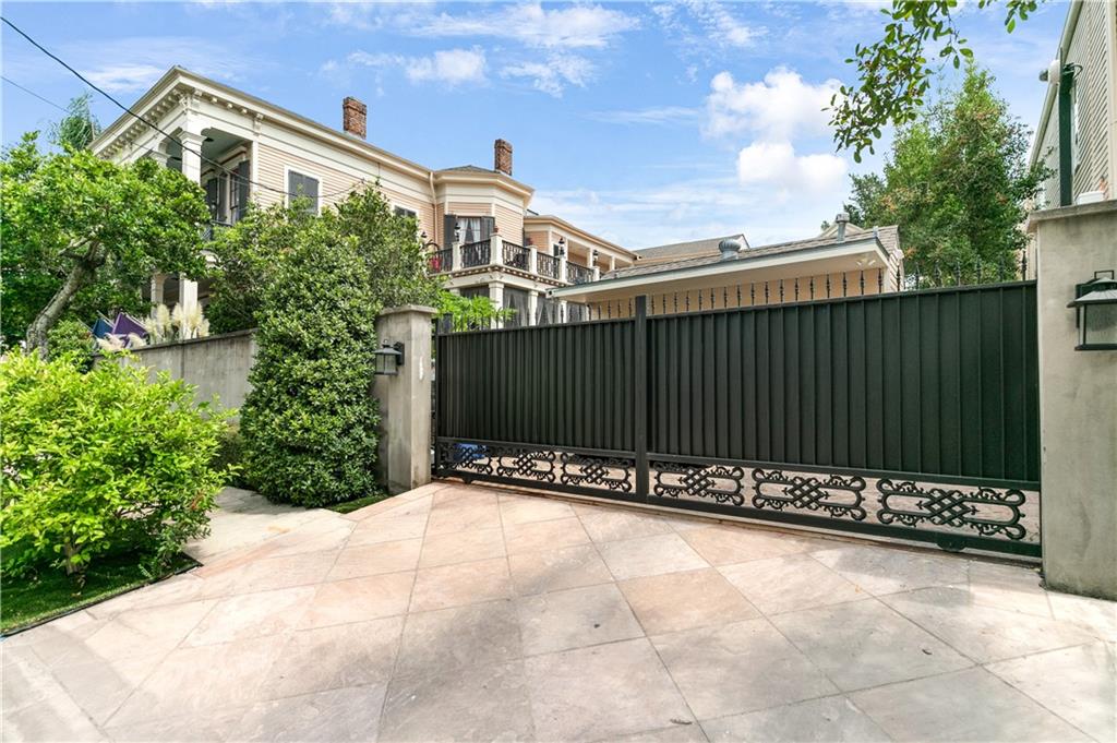1527 SIXTH Street