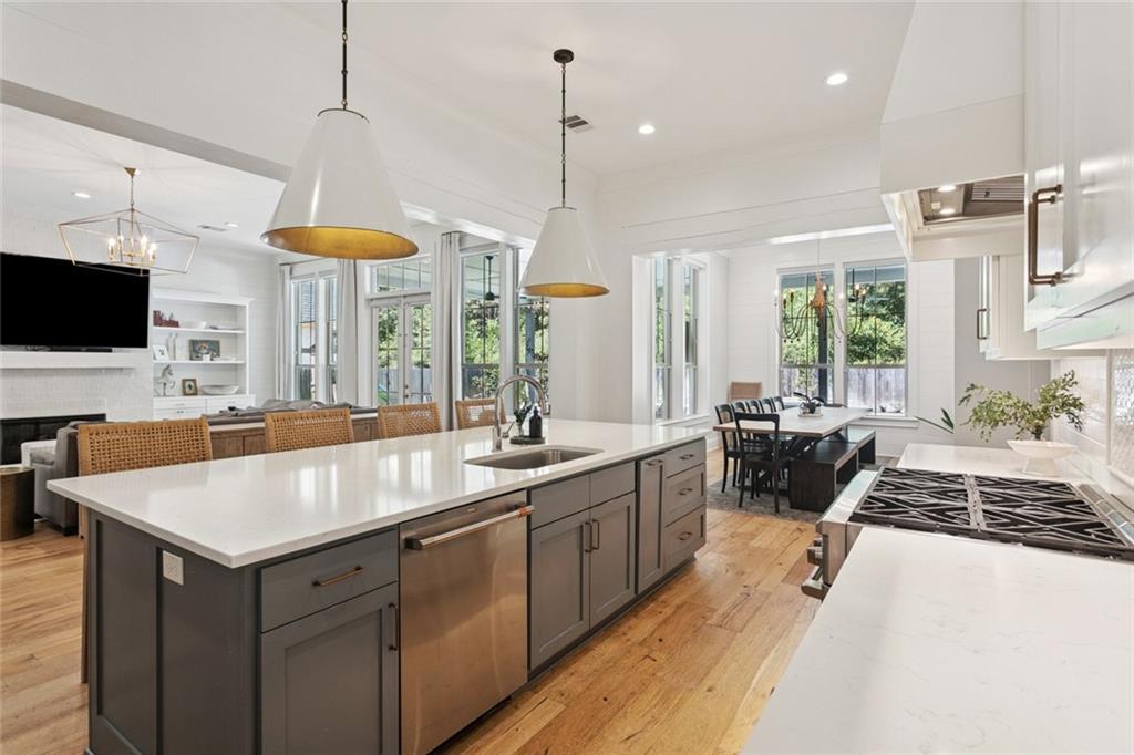 383 RUE CHARLOTTE Road