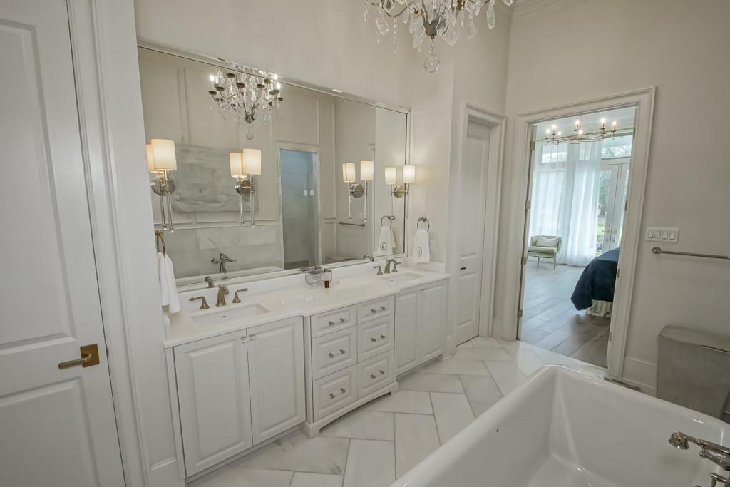 208 FOREST OAKS Drive