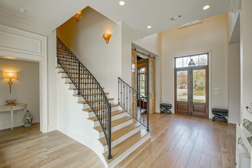 208 FOREST OAKS Drive