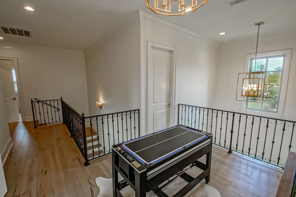 208 FOREST OAKS Drive