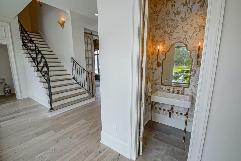 208 FOREST OAKS Drive