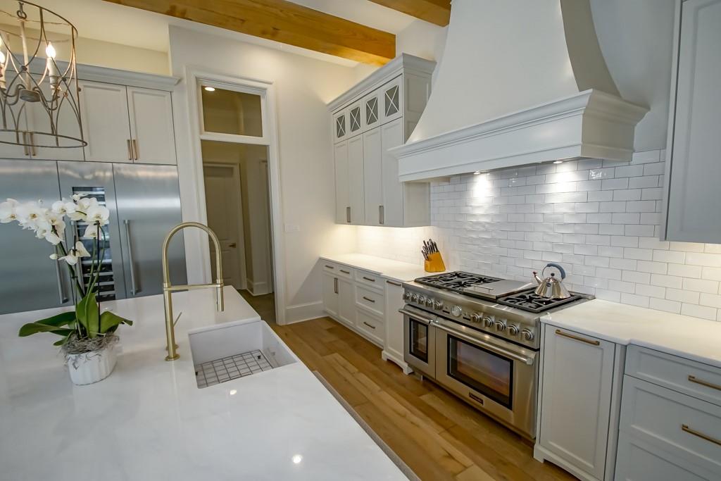 208 FOREST OAKS Drive