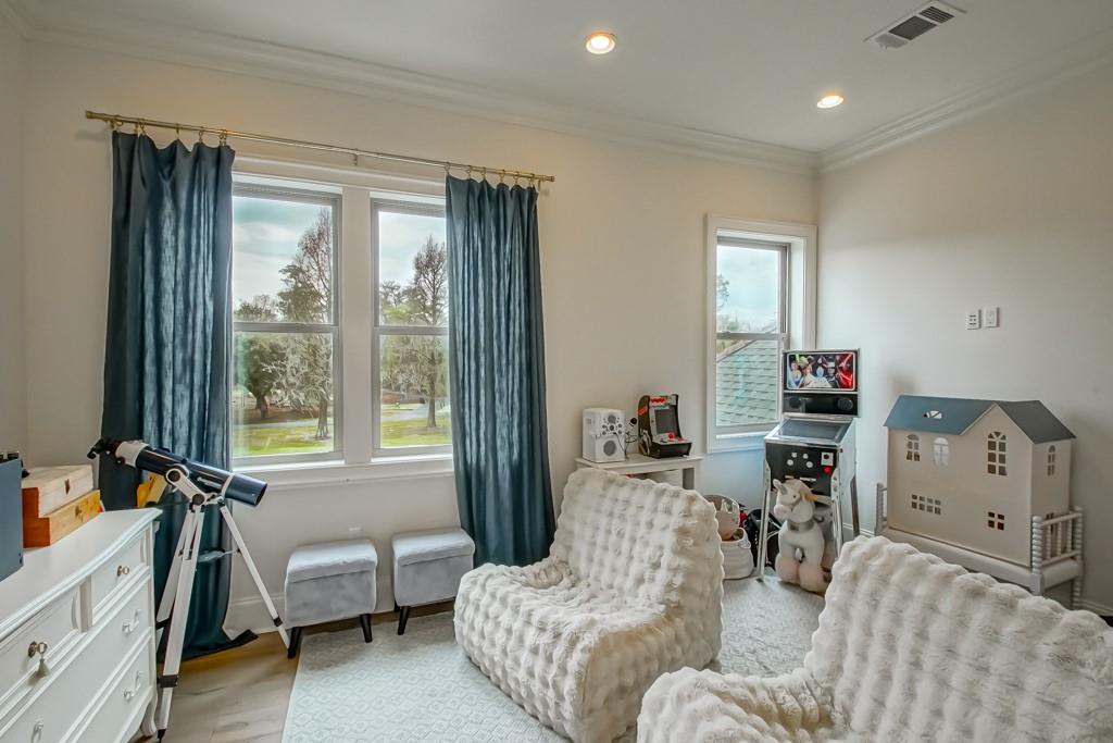 208 FOREST OAKS Drive