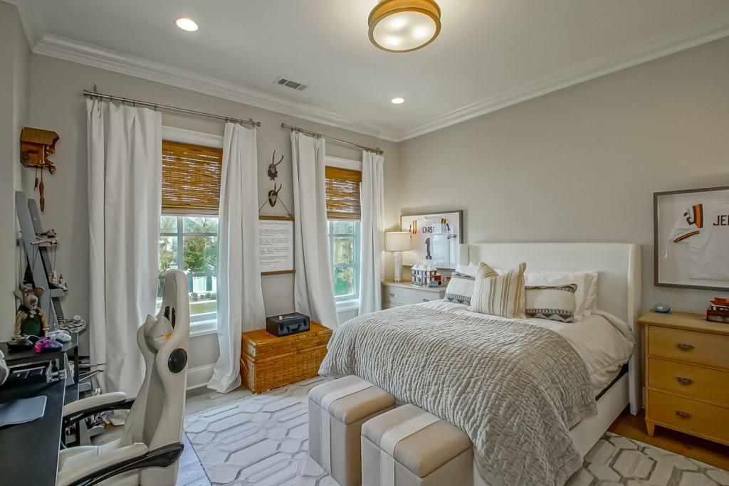 208 FOREST OAKS Drive
