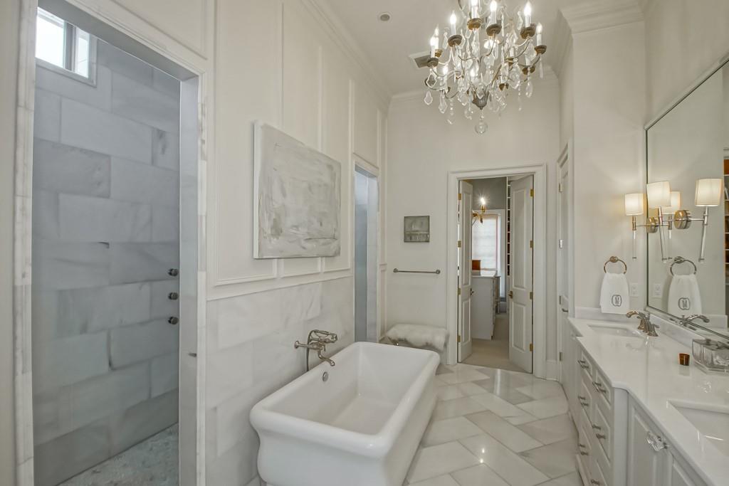 208 FOREST OAKS Drive