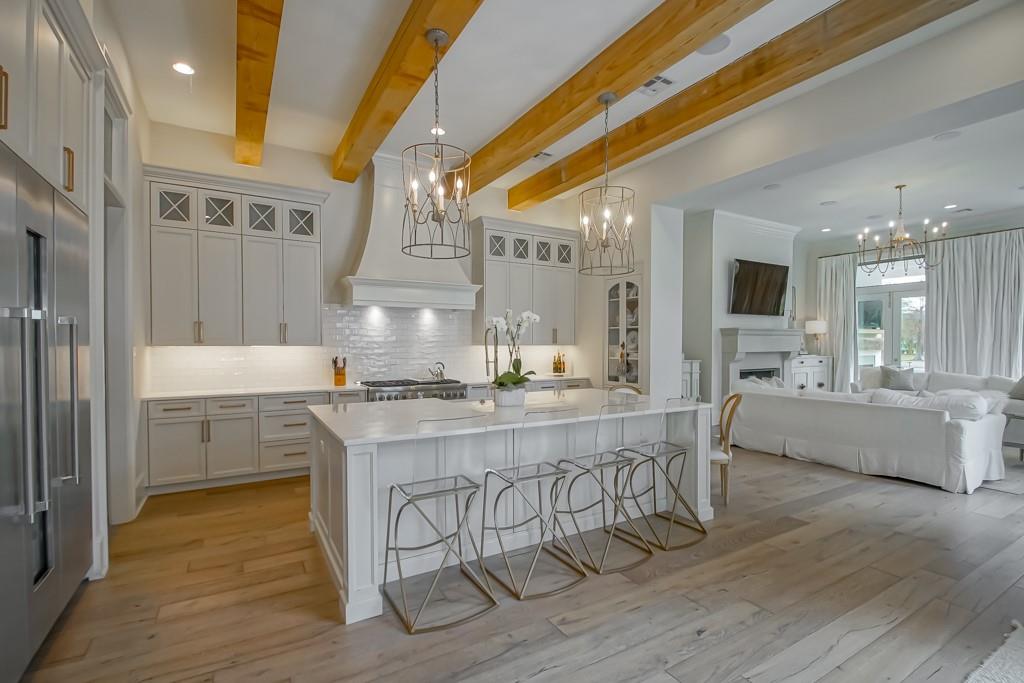 208 FOREST OAKS Drive