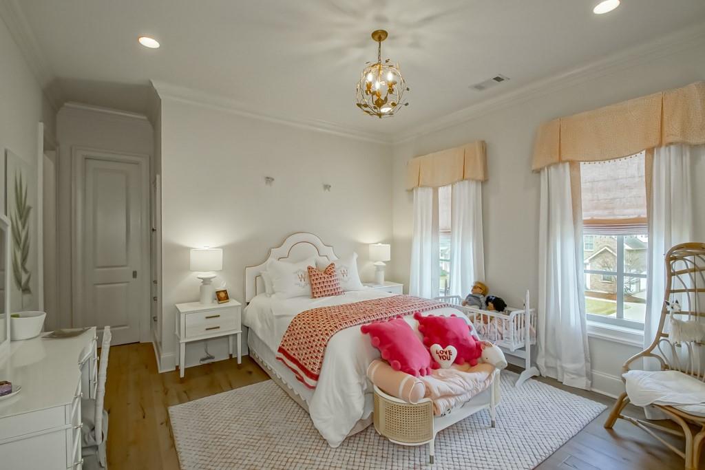208 FOREST OAKS Drive