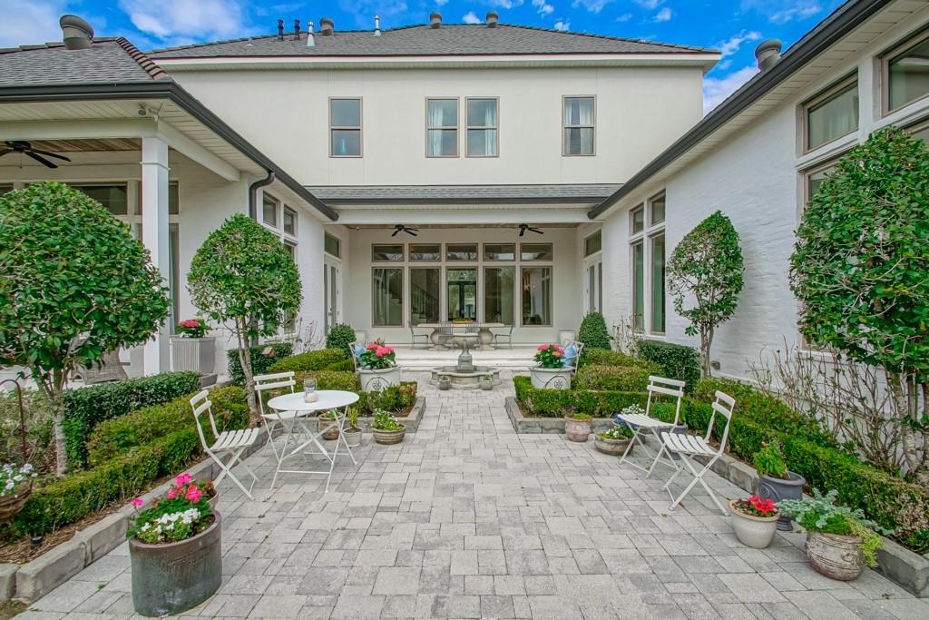 208 FOREST OAKS Drive