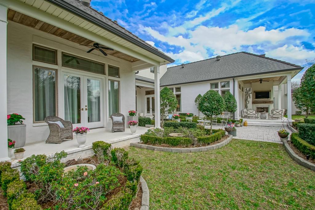208 FOREST OAKS Drive