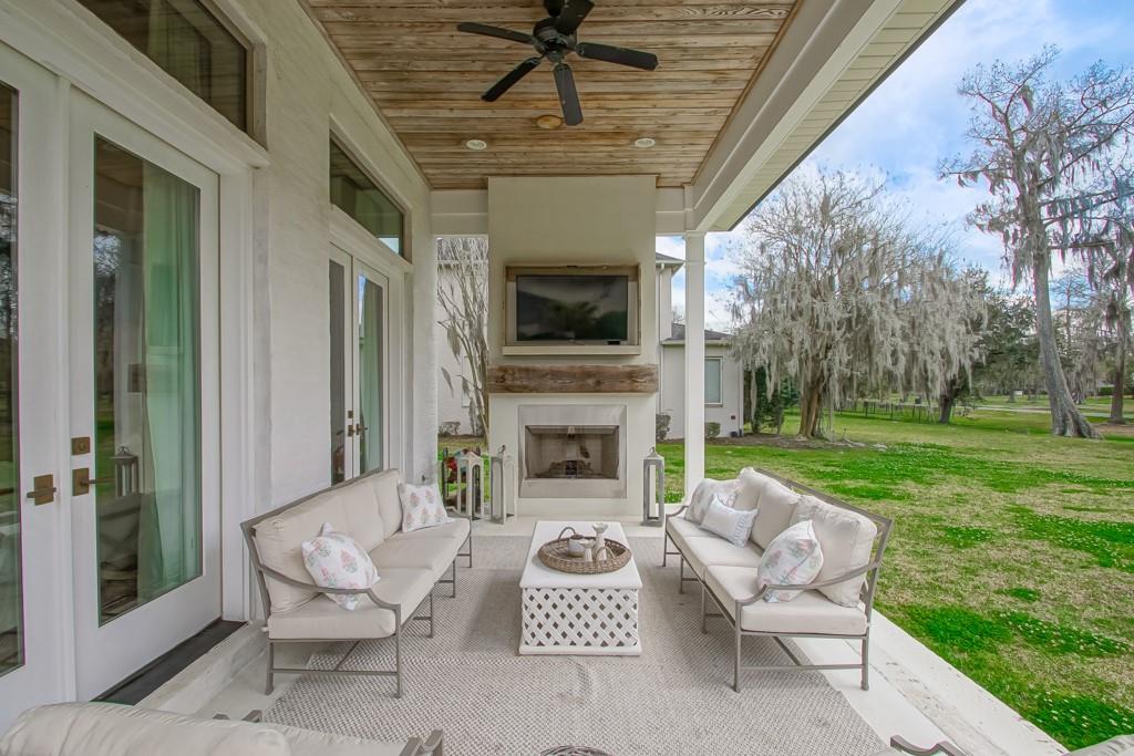208 FOREST OAKS Drive