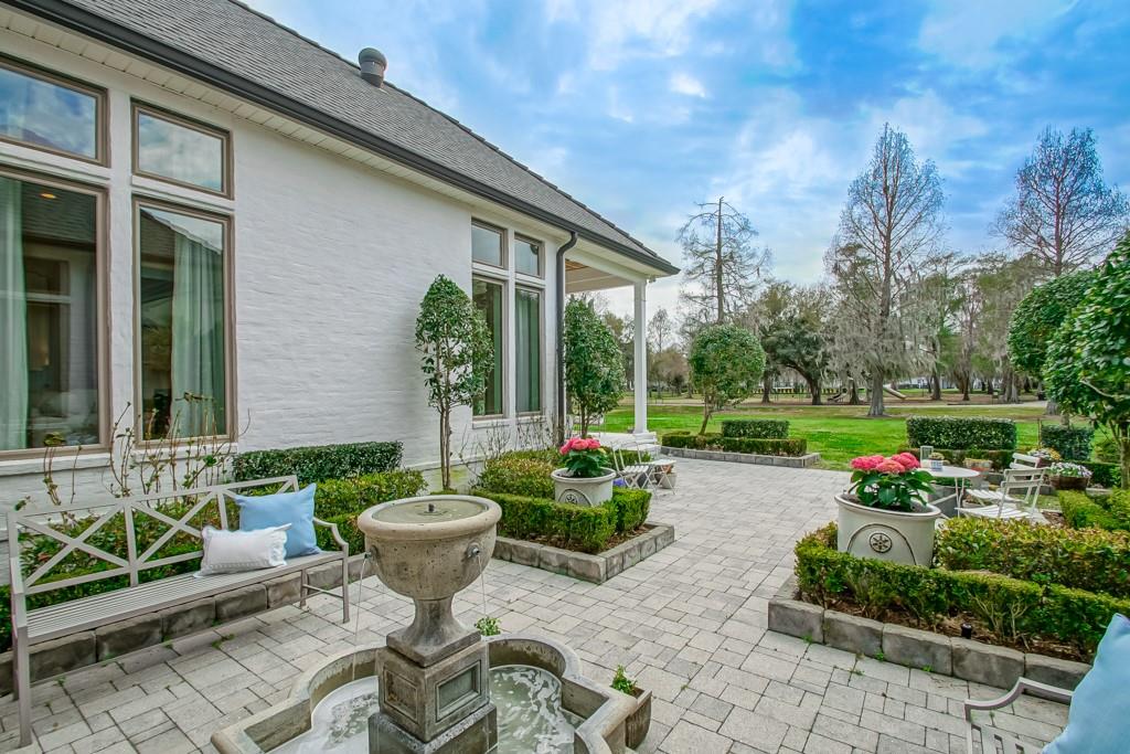 208 FOREST OAKS Drive