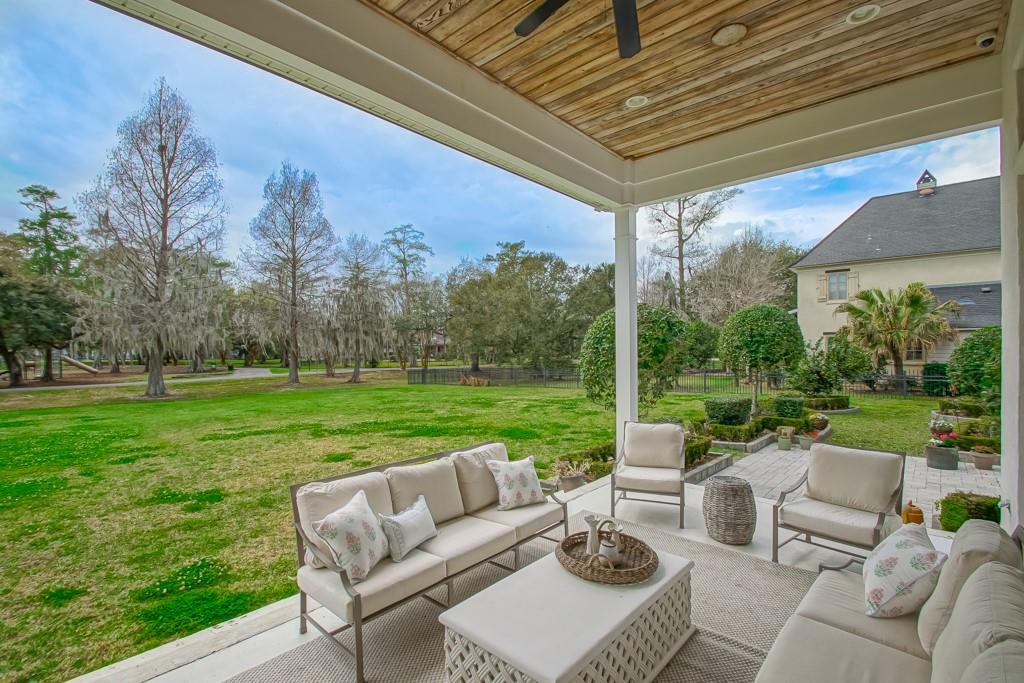 208 FOREST OAKS Drive