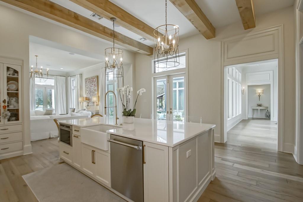 208 FOREST OAKS Drive