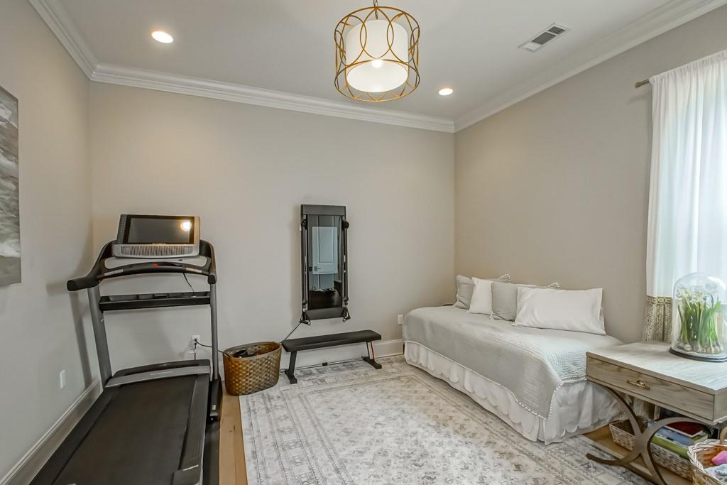 208 FOREST OAKS Drive