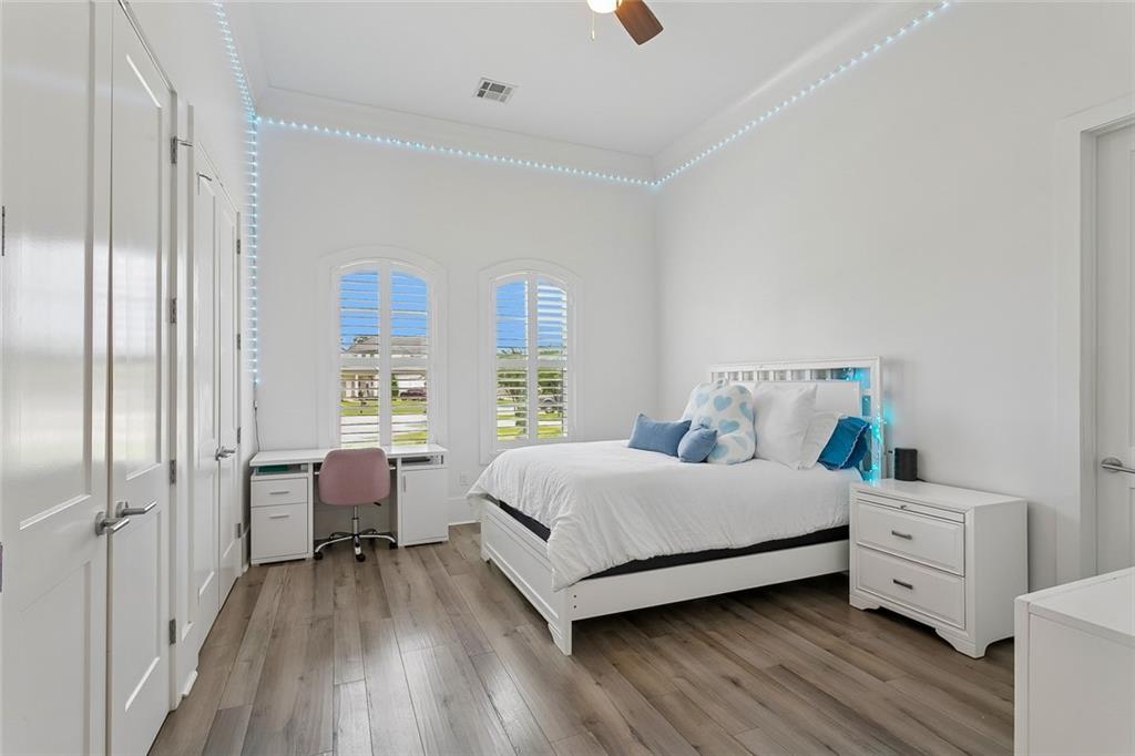 117 OAK PARK Court
