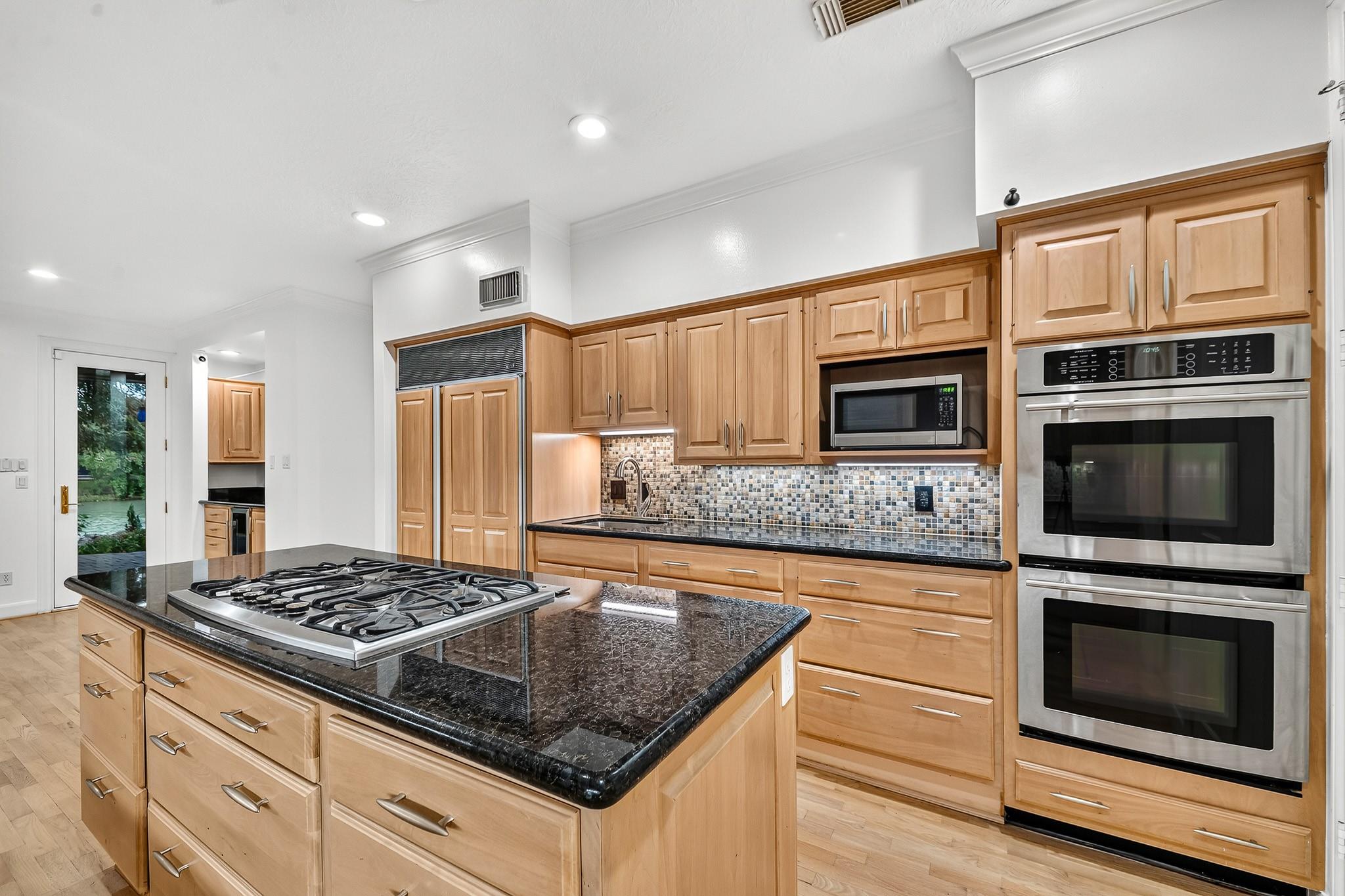 407 Lakeside Boulevard