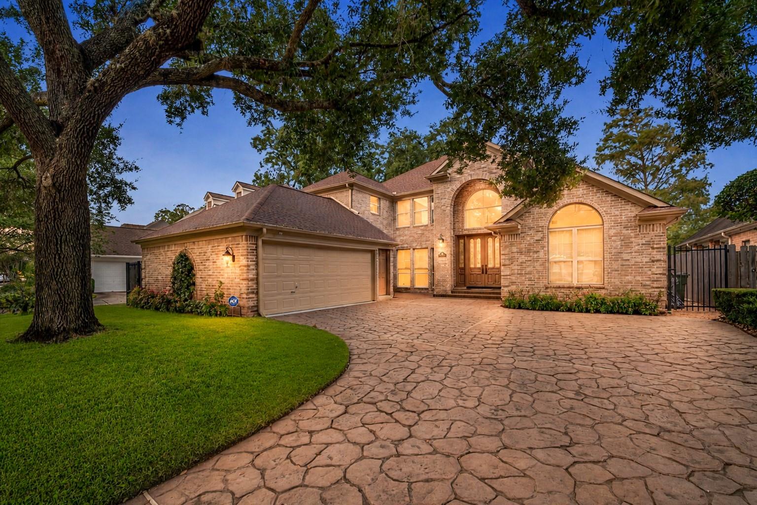 407 Lakeside Boulevard