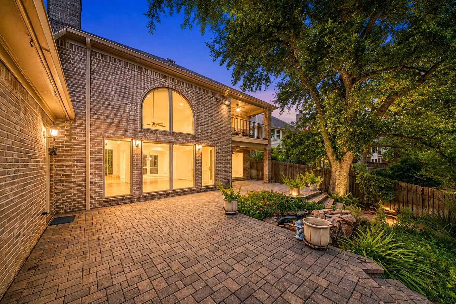 407 Lakeside Boulevard