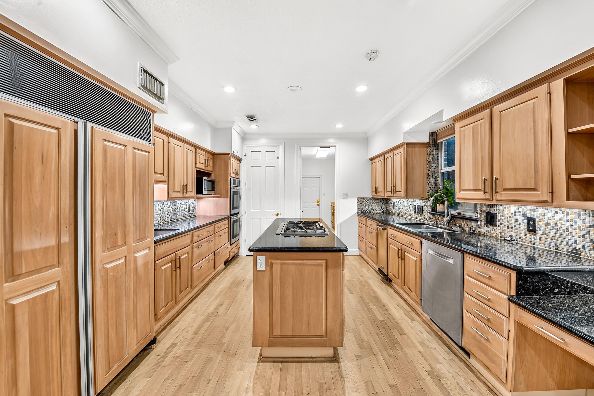 407 Lakeside Boulevard