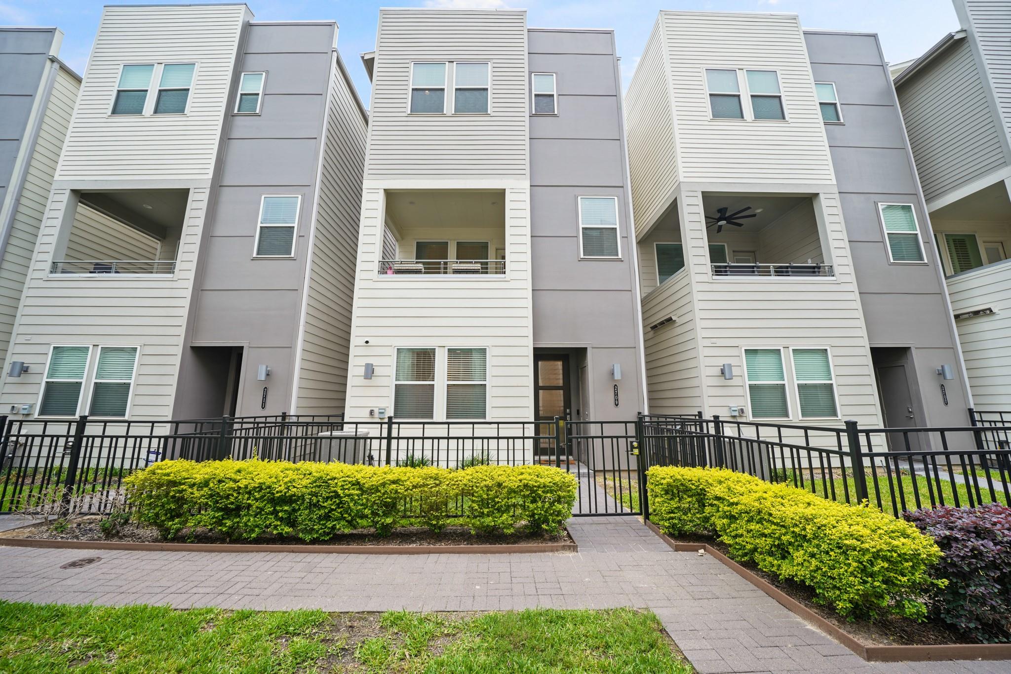 2709 Clinton Drive