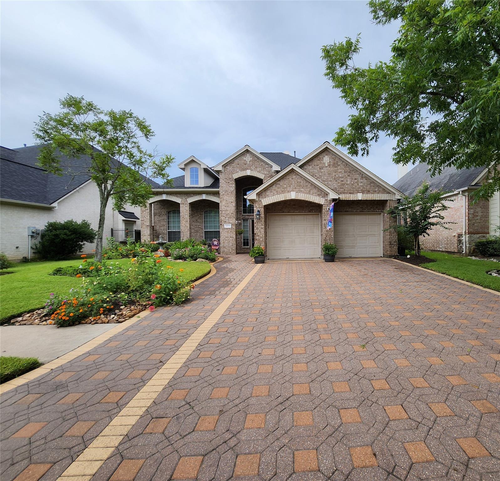 14330 Dunrobin Way