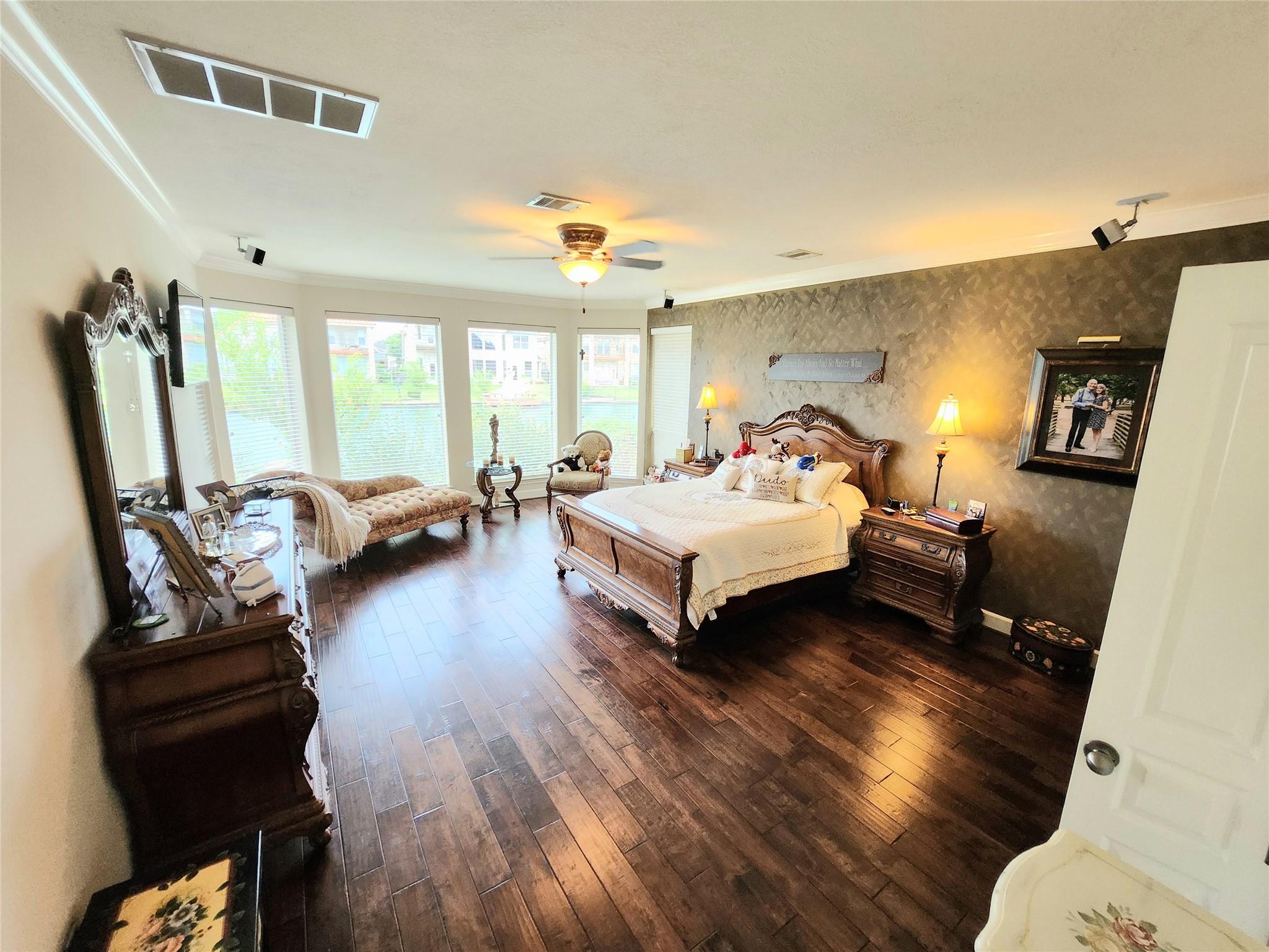 14330 Dunrobin Way