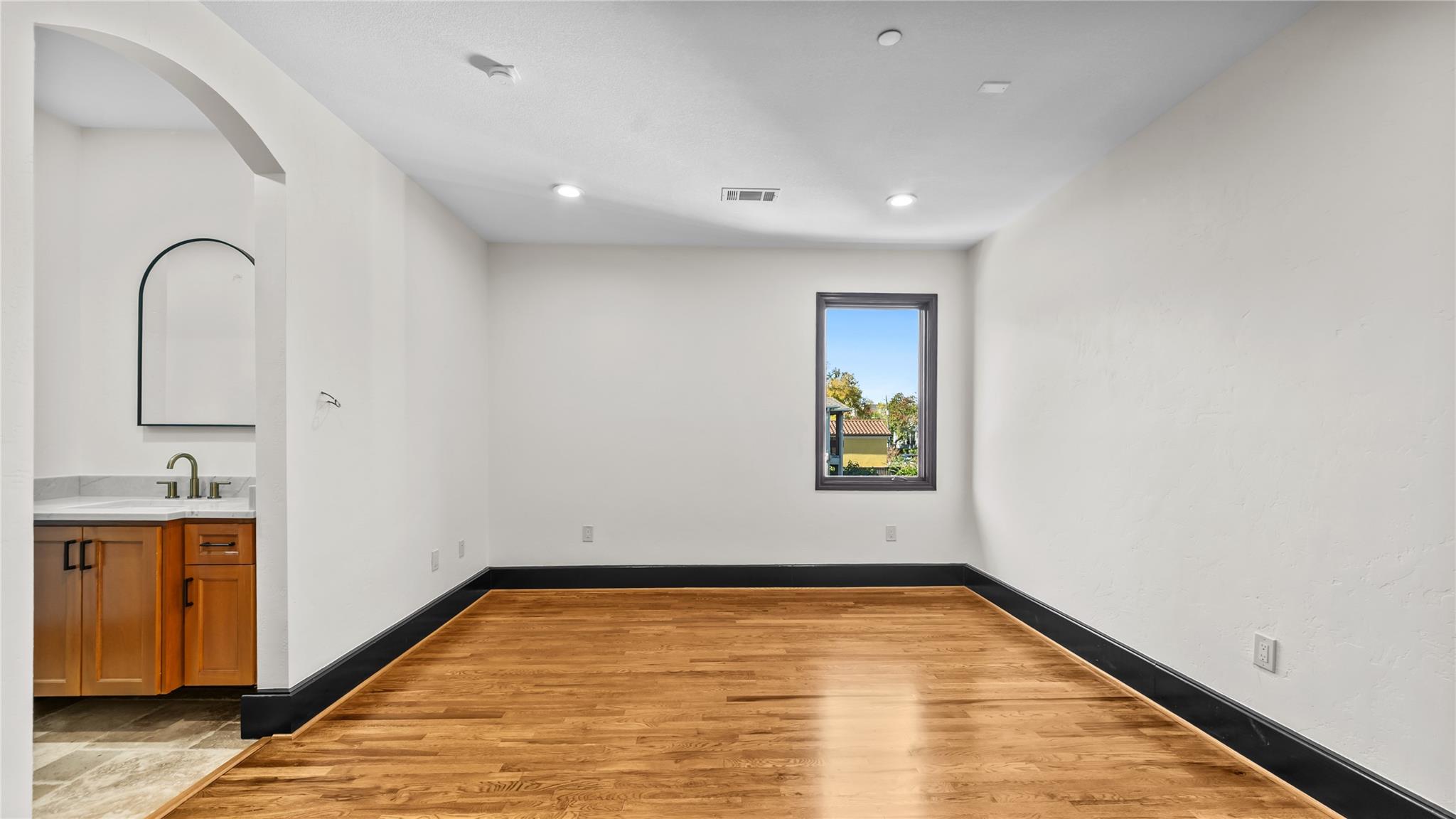 4914 Imperial Street