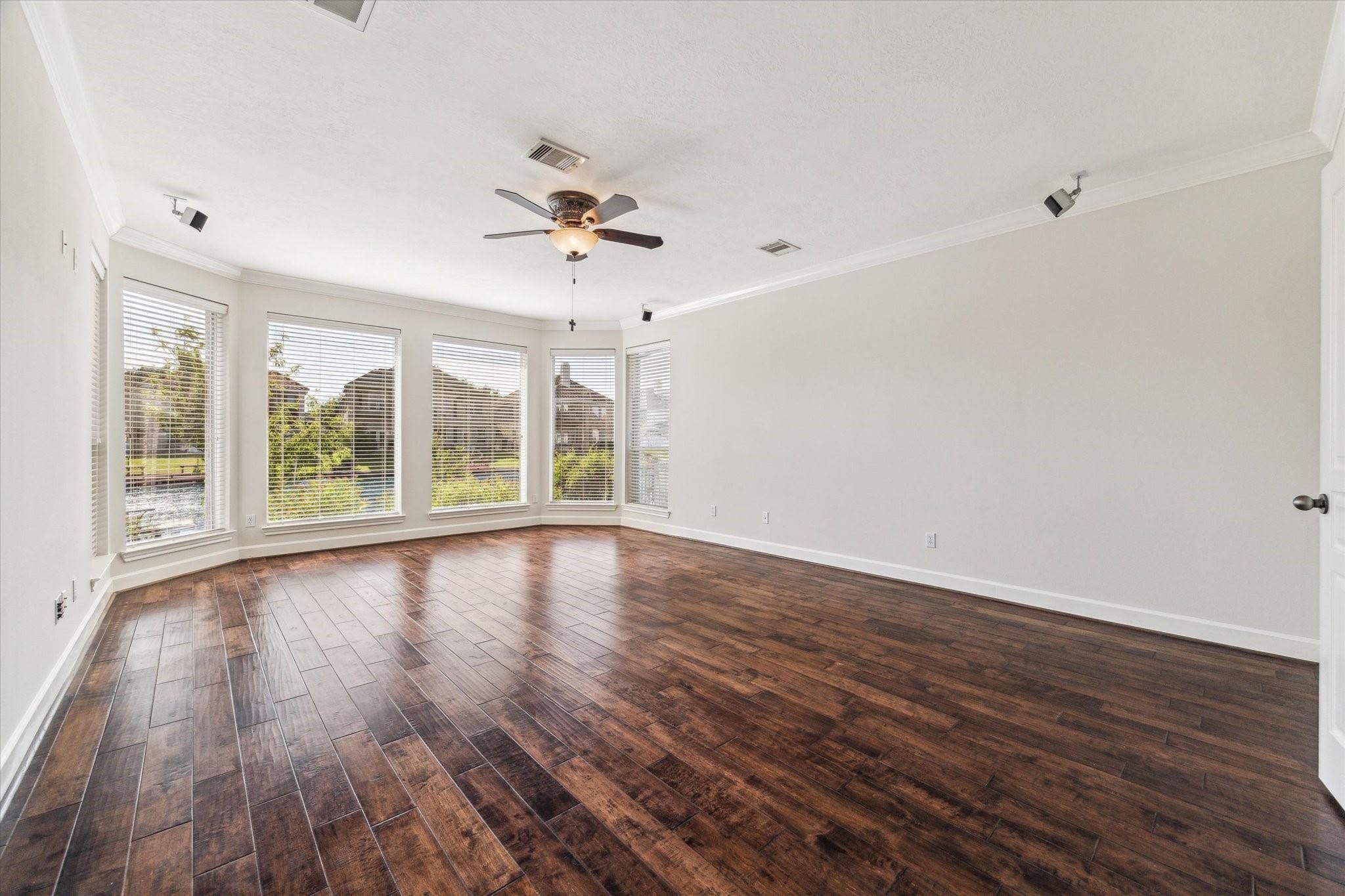 14330 Dunrobin Way