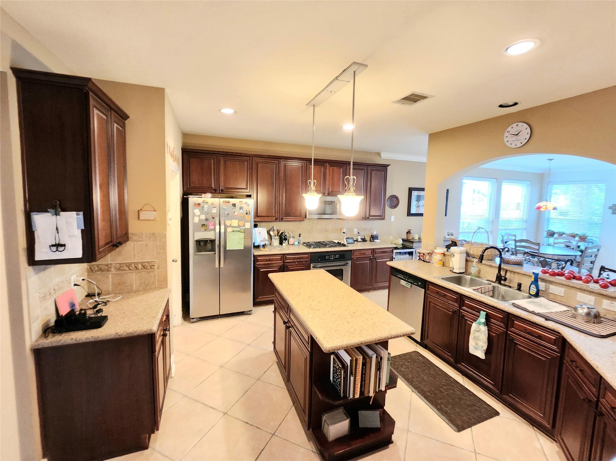 14330 Dunrobin Way