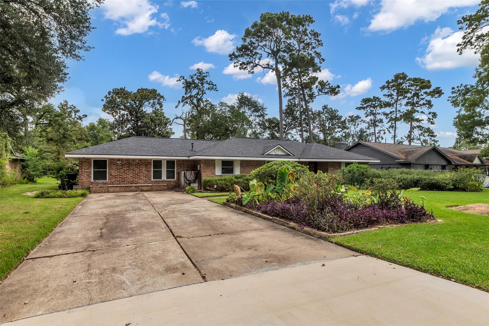 1302 Chestnut Ridge Road