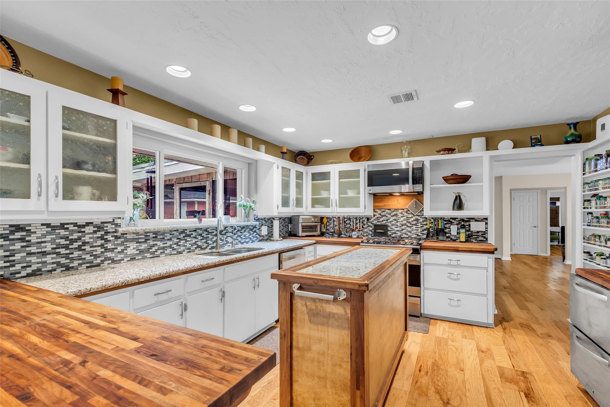 1302 Chestnut Ridge Road