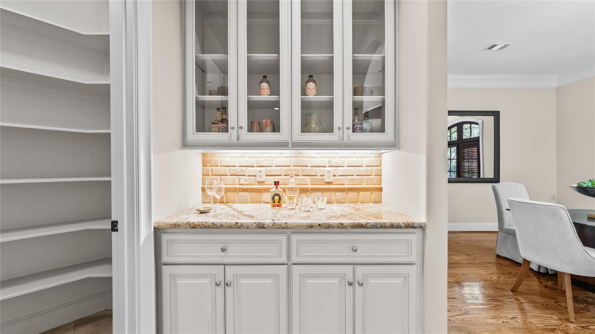 2632 Robinhood Street