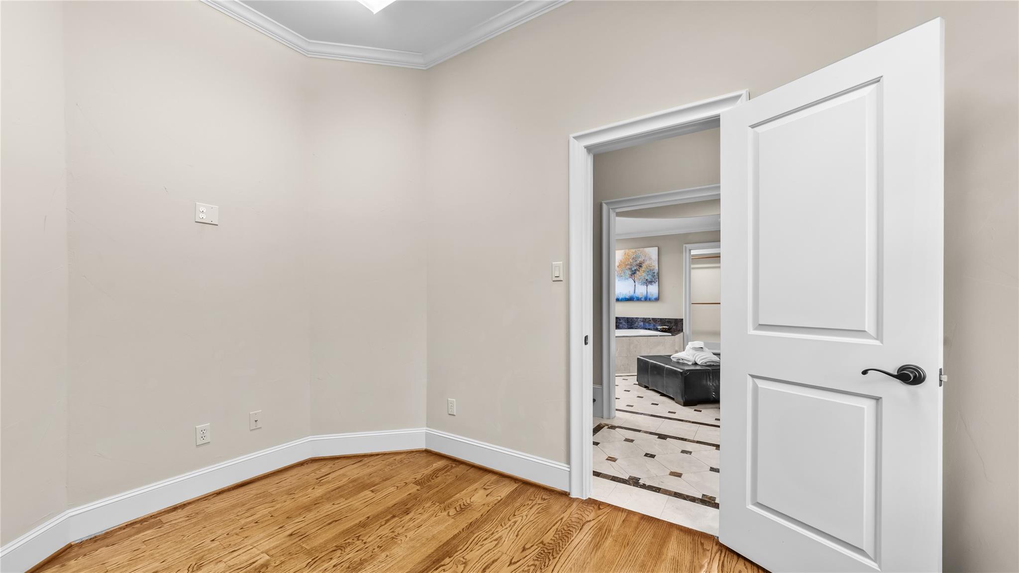 2632 Robinhood Street